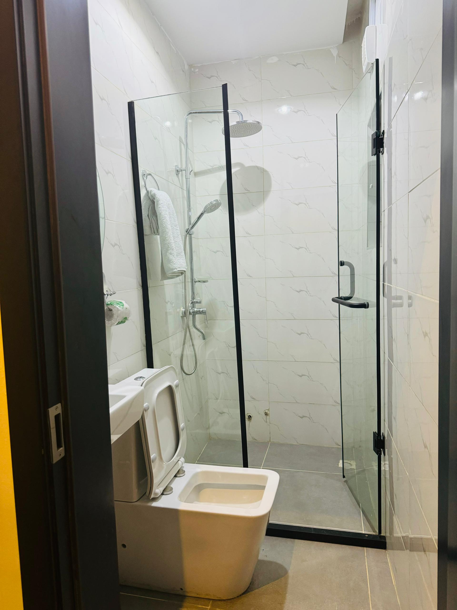 Fourcity - restroom (1)