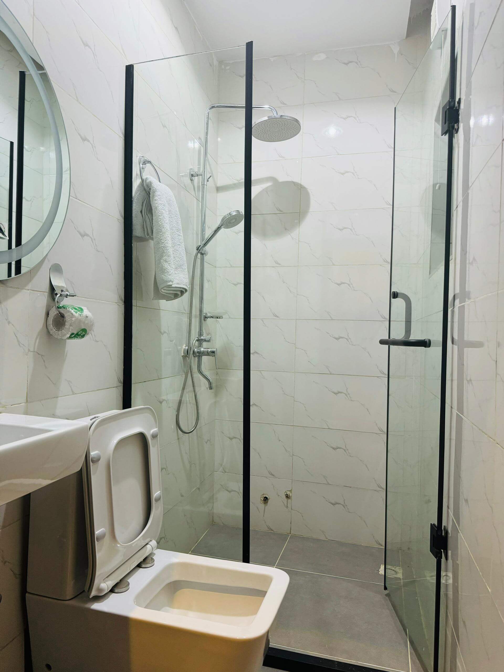 Fourcity - restroom (2)