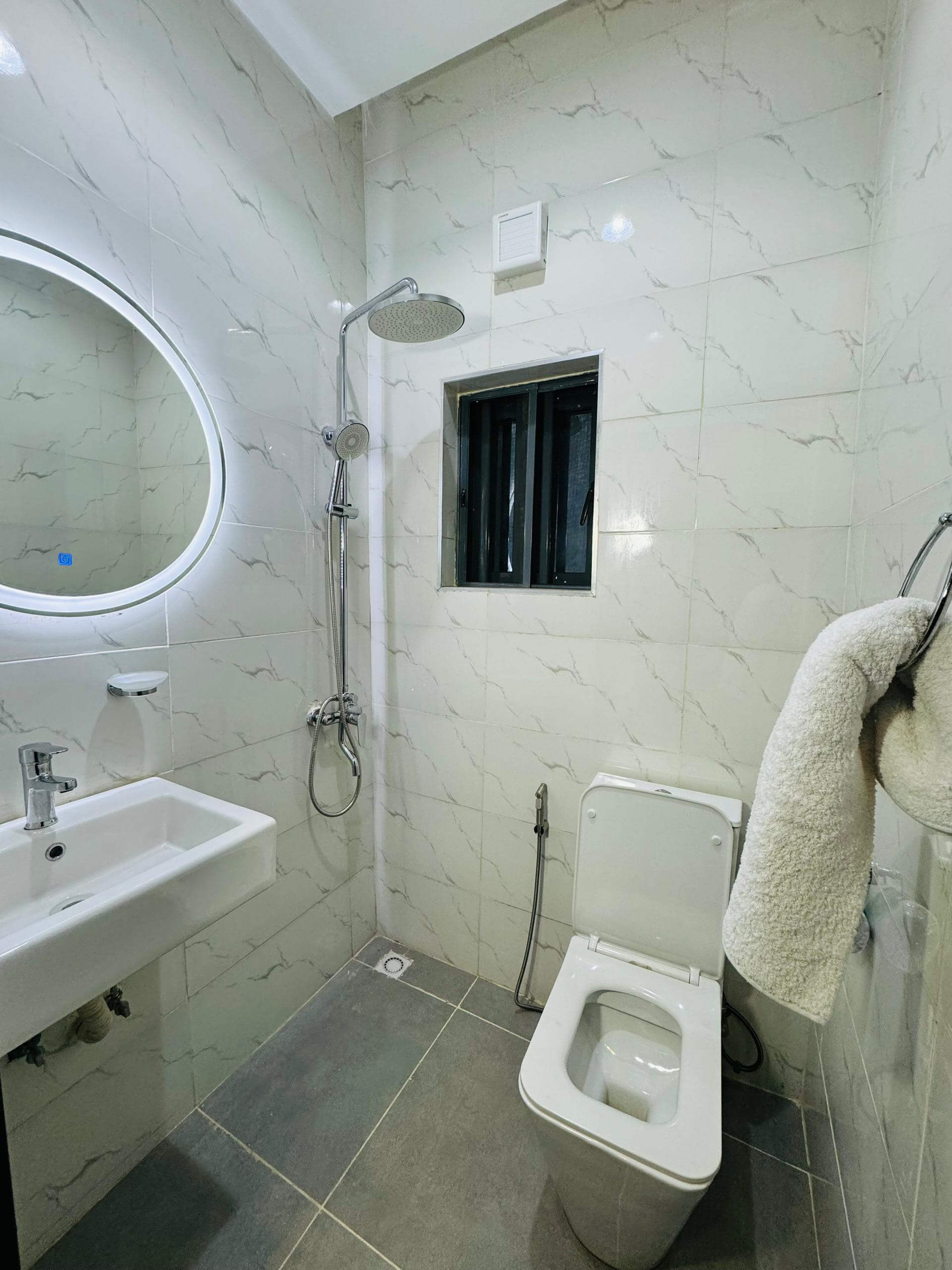 Fourcity - restroom (3)